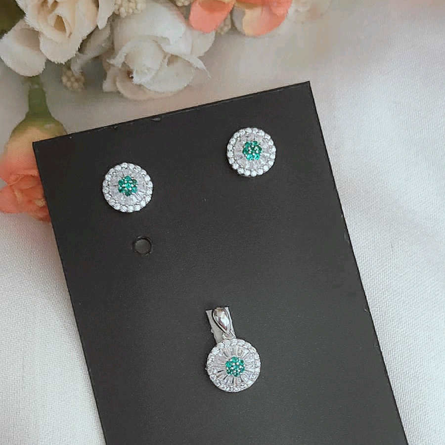 Green Onyx Silver Pendant Set 